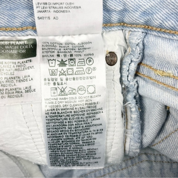 Levi's Light Wash Distressed Cut Off Shorts Size 26 - Picture 6 of 7